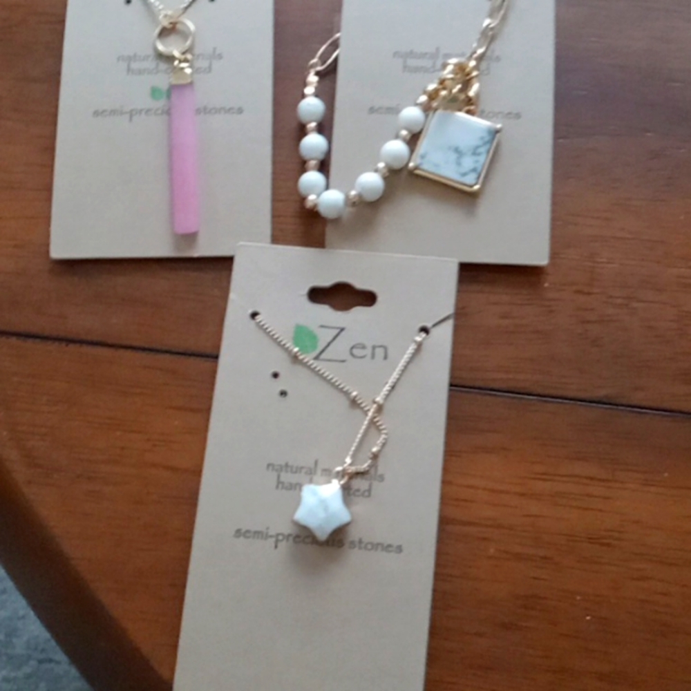 Three beautiful new necklaces 18 a piece